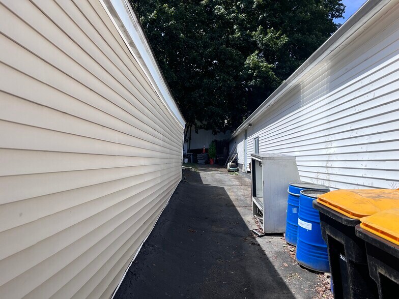 More Photos Of 34 Market St, Amesbury Freestanding For Lease