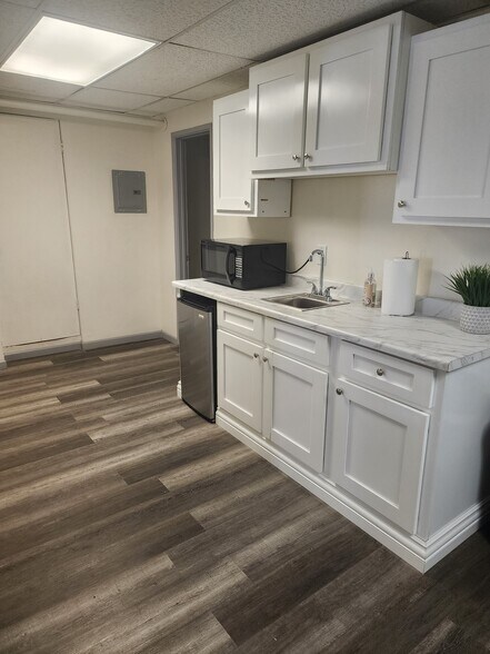 More Photos Of 530 E 11th St, Douglas Office For Lease