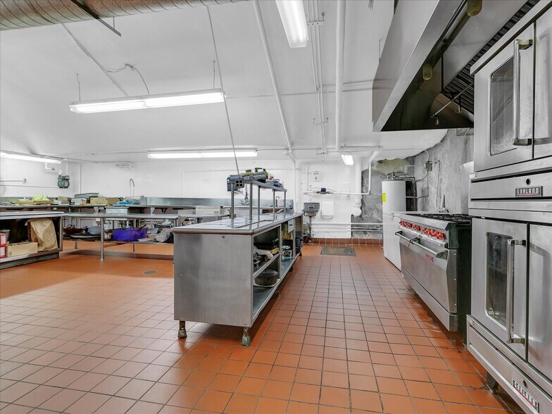 More Photos Of 1177-1187 Beacon St, Brookline Religious Facility For Lease