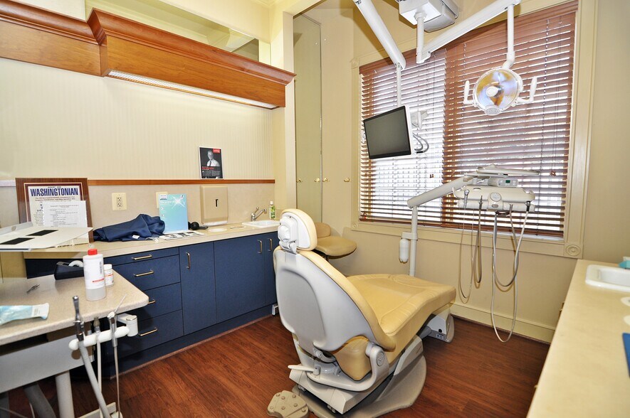 More Photos Of 10614 Warwick Ave, Fairfax Office For Lease