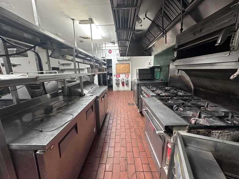 More Photos Of 423 S Union St, Traverse City General Retail For Sale