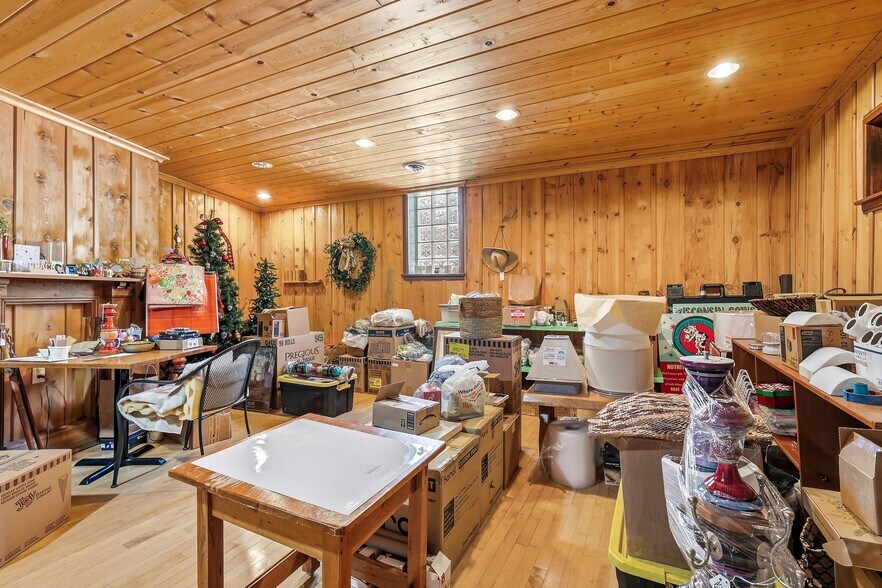 More Photos Of 196 S Main St, Potosi General Retail For Sale
