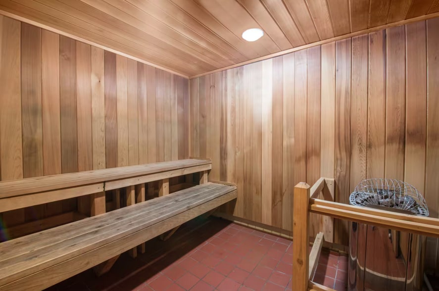 More Photos Of 2211 London Rd, Duluth Hotel For Sale