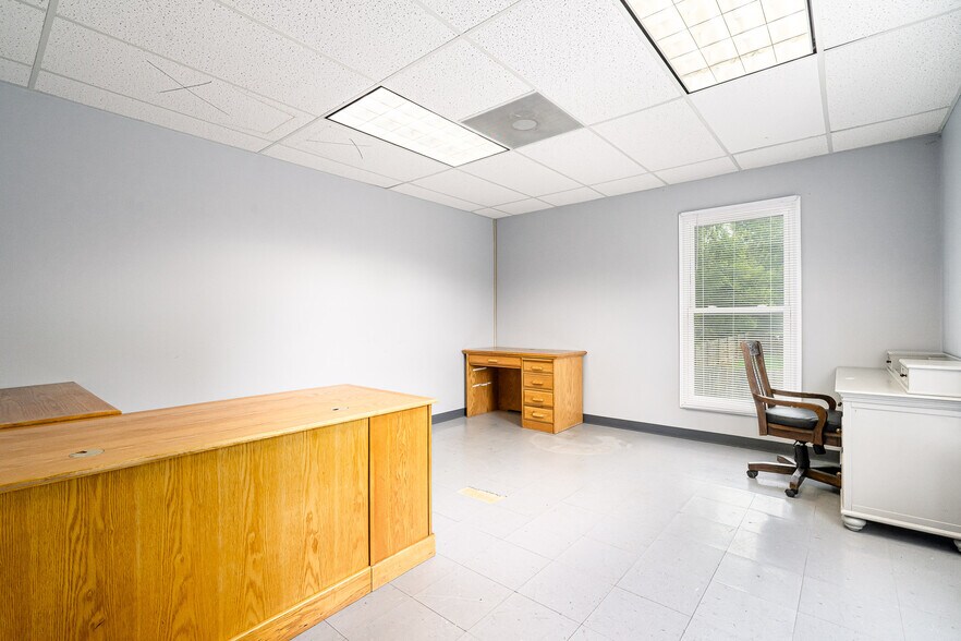 More Photos Of 617 Mulberry St, Elizabethtown Office For Sale