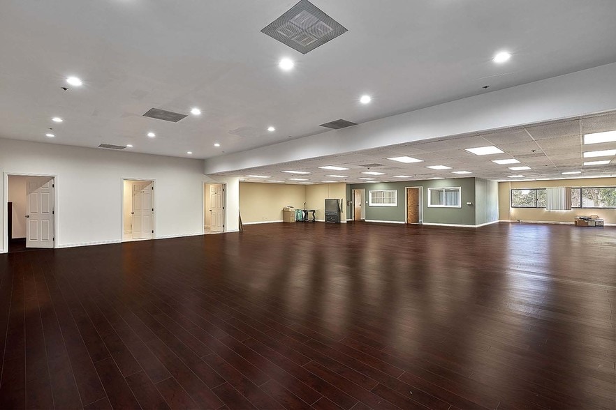 More Photos Of 13013-13017 166th St, Cerritos Warehouse For Lease