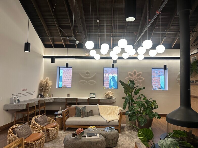 More Photos Of 23 W 2nd Ave, Columbus Freestanding For Lease