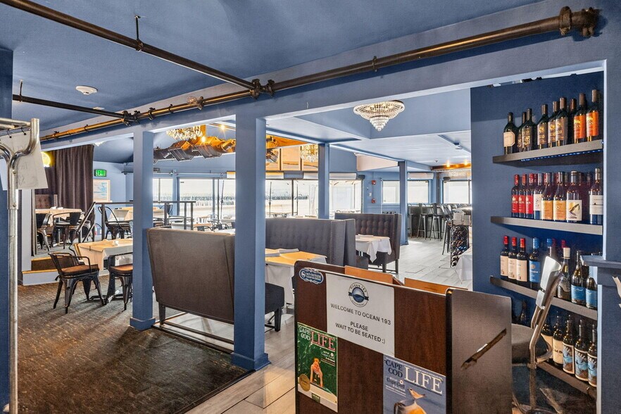 More Photos Of 193A Commercial St, Provincetown Bar For Sale