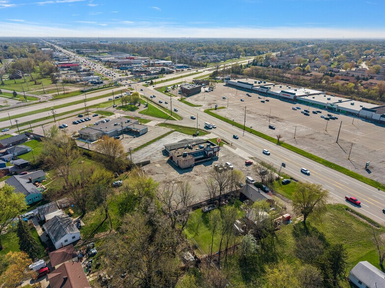 More Photos Of 37116 S Groesbeck Hwy, Clinton Township Restaurant For Sale