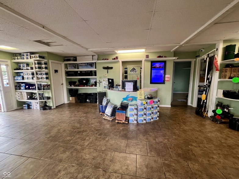 More Photos Of 8135 E 30th St, Indianapolis Light Manufacturing For Sale