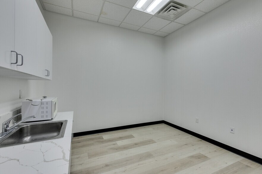 More Photos Of 1820 E Warm Springs Rd, Las Vegas Medical For Sale