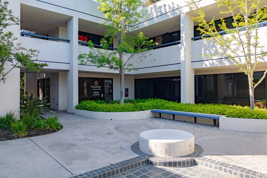 More Photos Of 841 Mohawk St, Bakersfield Medical For Lease