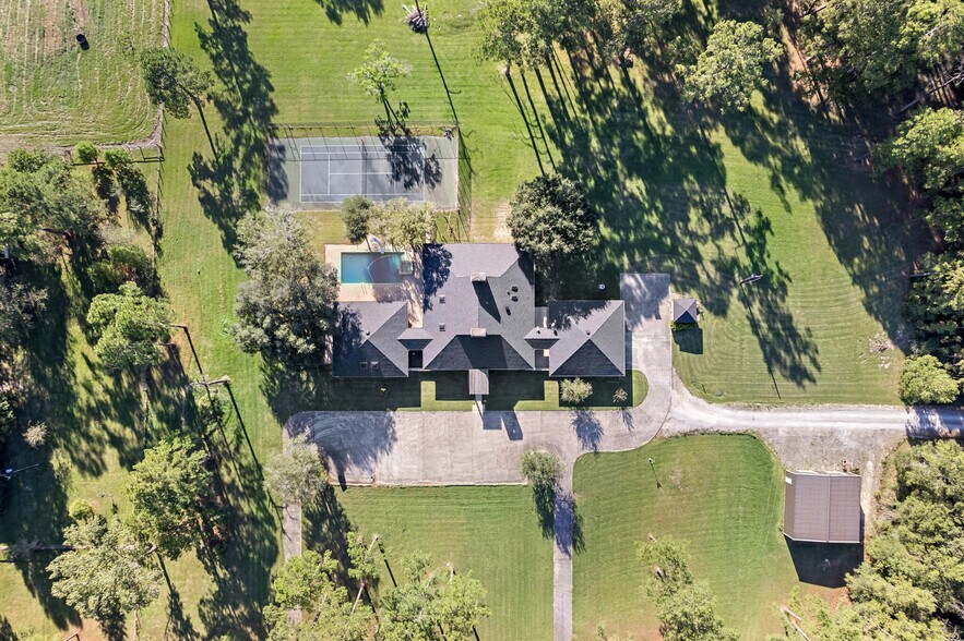 More Photos Of 15815 Highway 105, Sour Lake Specialty For Sale