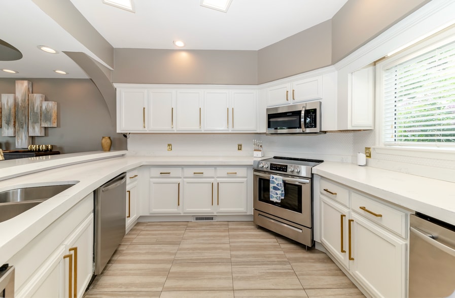 More Photos Of 165 Lakeshore Ln, Counce Hotel For Sale