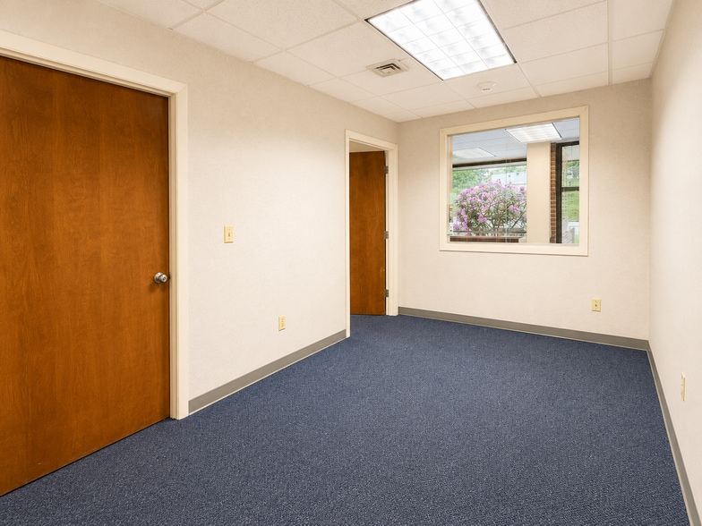More Photos Of 6 Park Pl, New Britain Medical For Lease