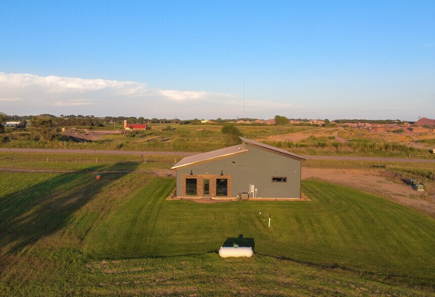 More Photos Of 26655 481st Ave, Brandon Flex For Sale