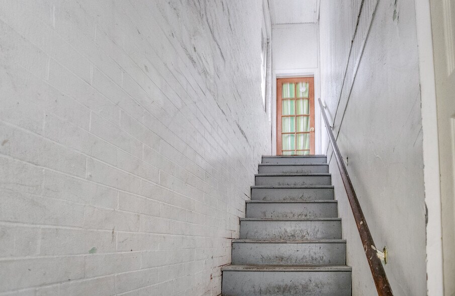 More Photos Of 314 State St, Alton Restaurant For Sale