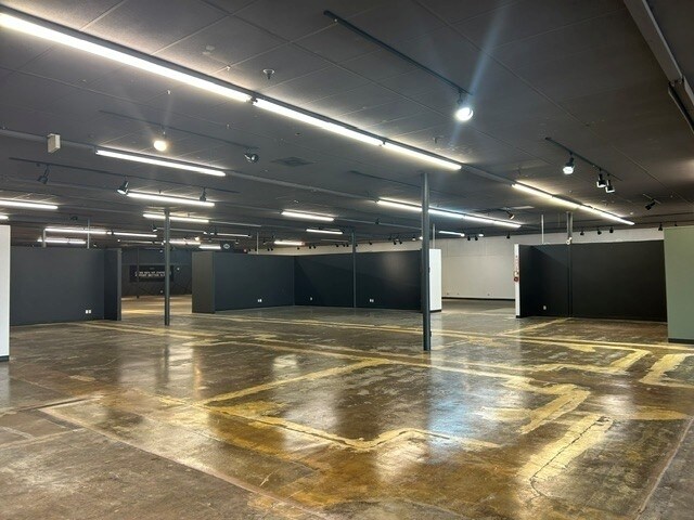 More Photos Of 901 Saint Michaels Dr, Santa Fe Freestanding For Lease