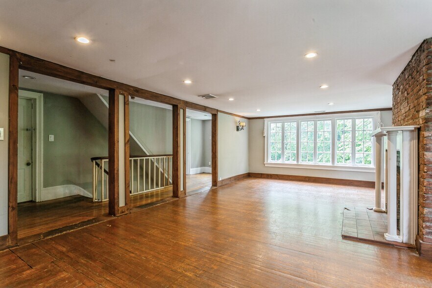 More Photos Of 234 N Bedford Rd, Mount Kisco Freestanding For Sale