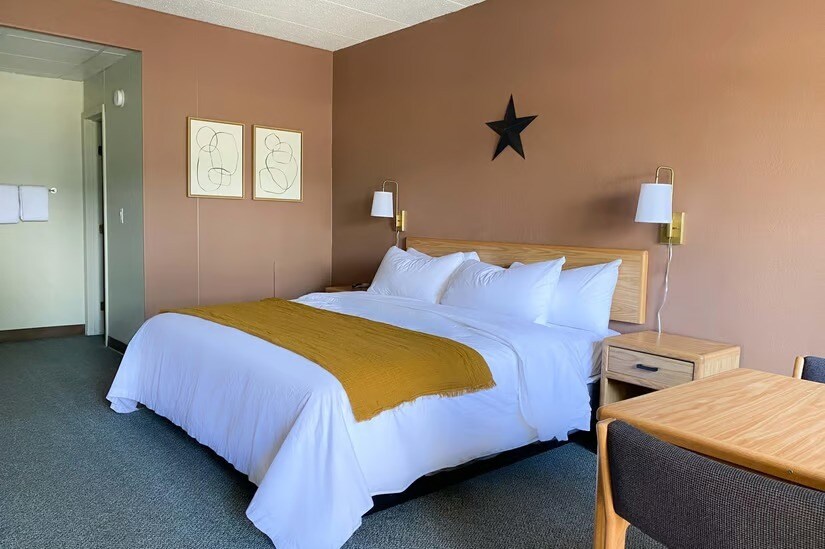 More Photos Of 600 22nd St, Benson Hotel For Sale