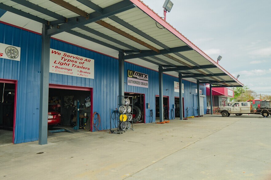 More Photos Of 6886 Santa Fe Dr, Winton Auto Repair For Sale