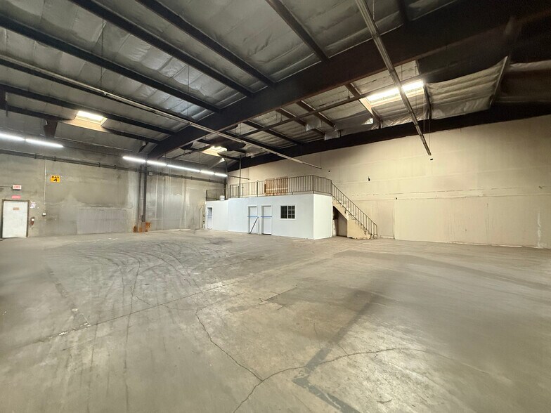 More Photos Of 1540-1554 14th St, Long Beach Unknown For Lease