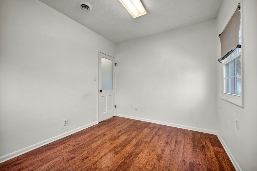 More Photos Of 10570-10574 Ravenna Rd, Twinsburg Office For Lease