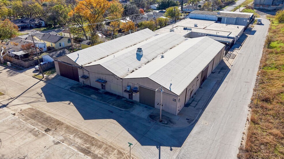 Primary Photo Of 312-315 W Ripy St, Fort Worth Warehouse For Sale