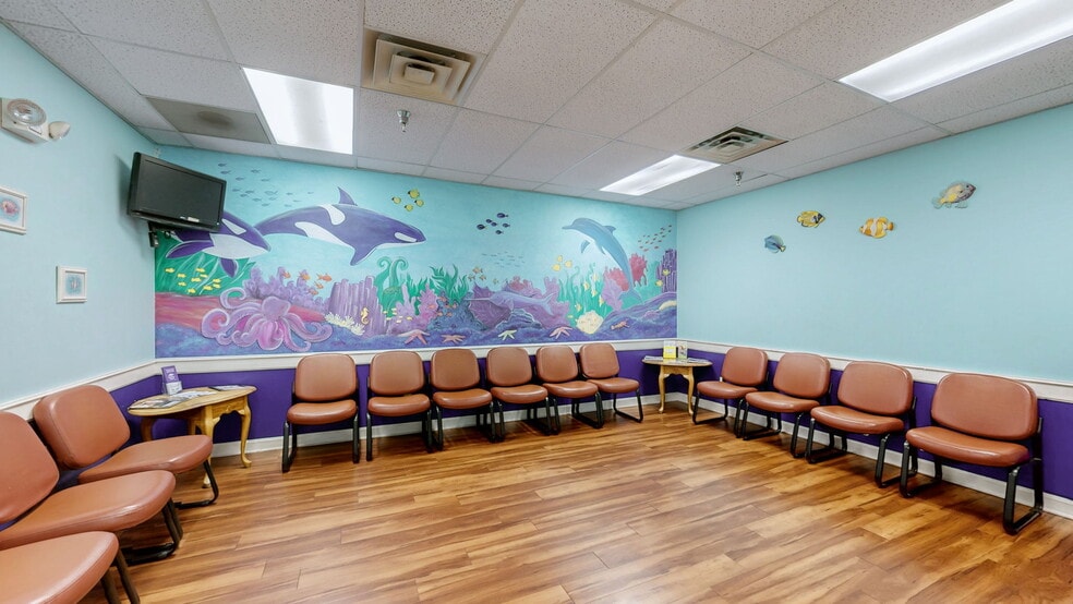 More Photos Of 1701 Spring St, Jeffersonville Medical For Sale