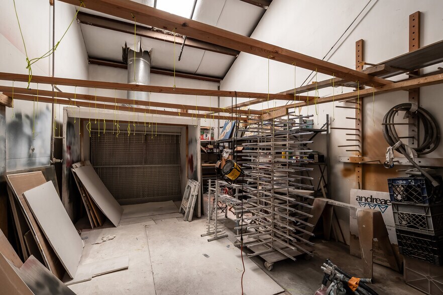 More Photos Of 1176-1180 Shafter Ave, San Francisco Manufacturing For Sale