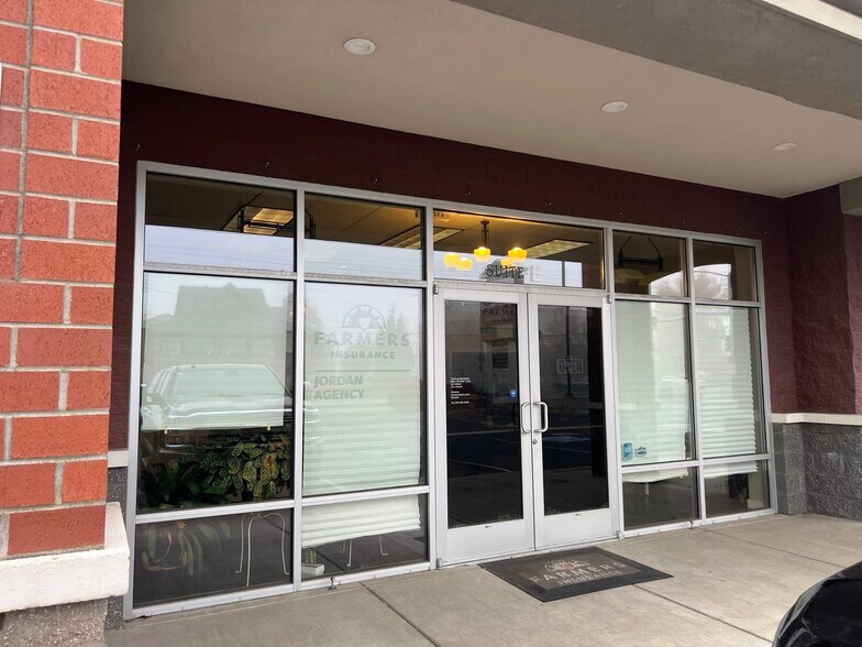 More Photos Of 915 E Hawthorne Rd, Spokane Storefront Retail Office For Lease