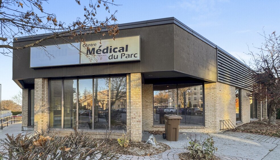 Primary Photo Of 84 Rue Court, Granby Medical For Sale