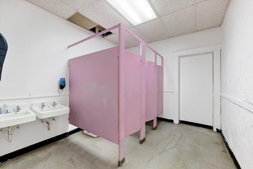 More Photos Of 2024 Gwynn Oak Ave, Baltimore Religious Facility For Sale