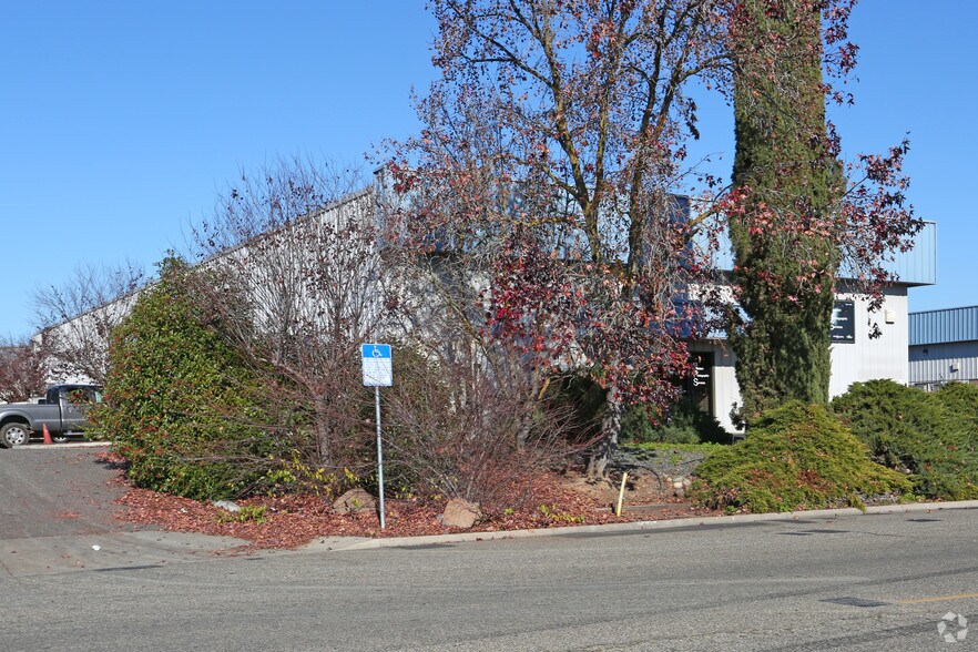 More Photos Of 642 Hi Tech Pky, Oakdale Warehouse For Lease