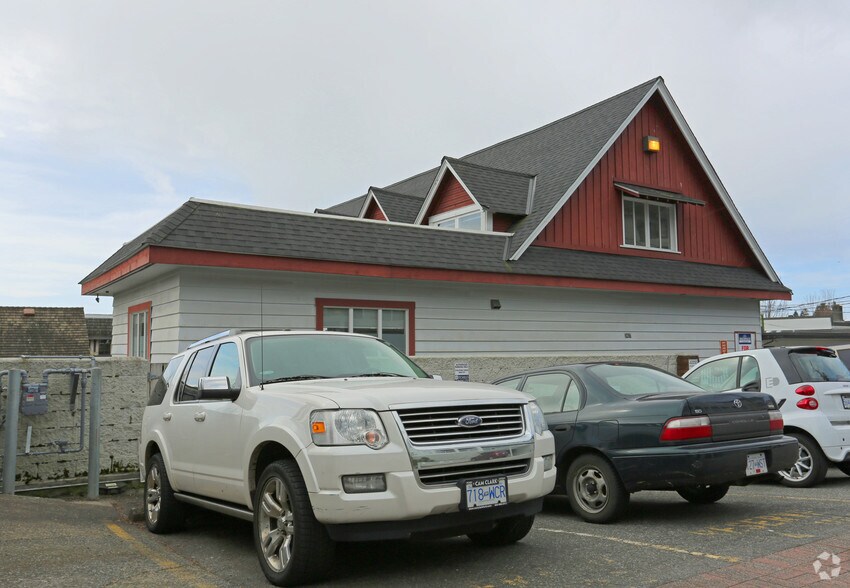 More Photos Of 2417-2429 SW Marine Dr, West Vancouver General Retail For Lease