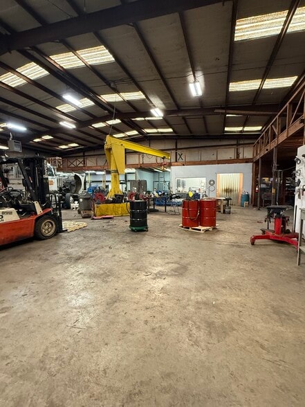 More Photos Of 1060 Grimmett Dr, Shreveport Distribution For Lease