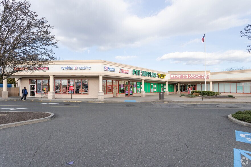 More Photos Of 201-233 W Merrick Rd, Valley Stream General Retail For Lease