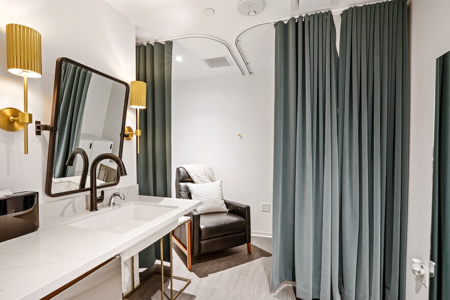 More Photos Of 333 Bush St, San Francisco Coworking Space