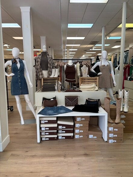 More Photos Of 227 E High St, Jefferson City Storefront Retail Office For Sale