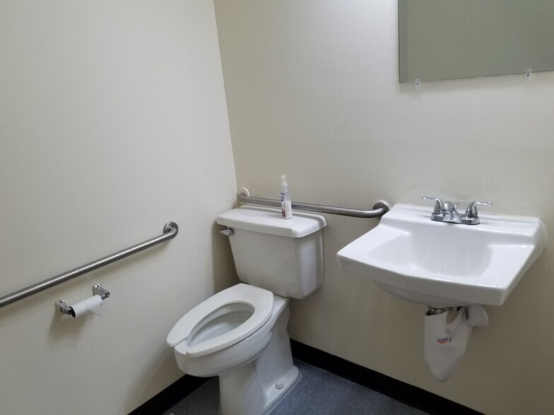 More Photos Of 9244 E Hampton Dr, Capitol Heights Unknown For Lease