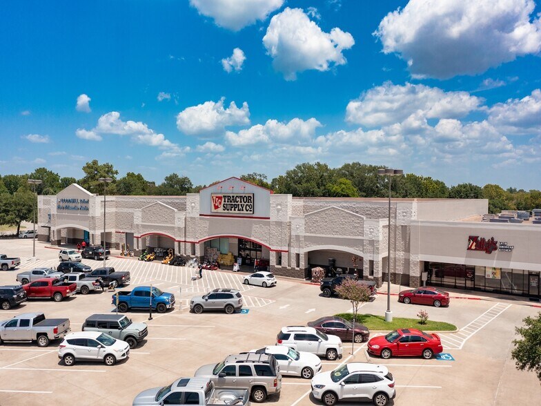 More Photos Of 12466 I 45 N, Willis Unknown For Lease