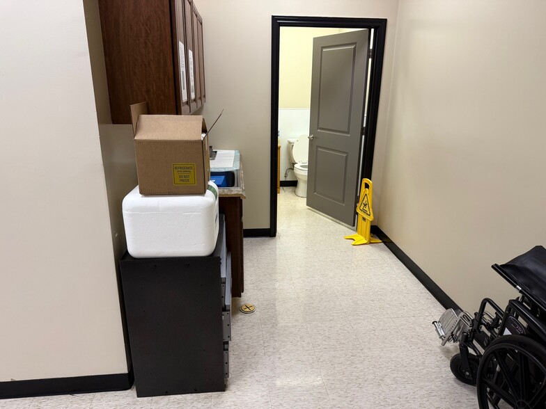 More Photos Of 660-688 Fm-517, Dickinson Unknown For Lease