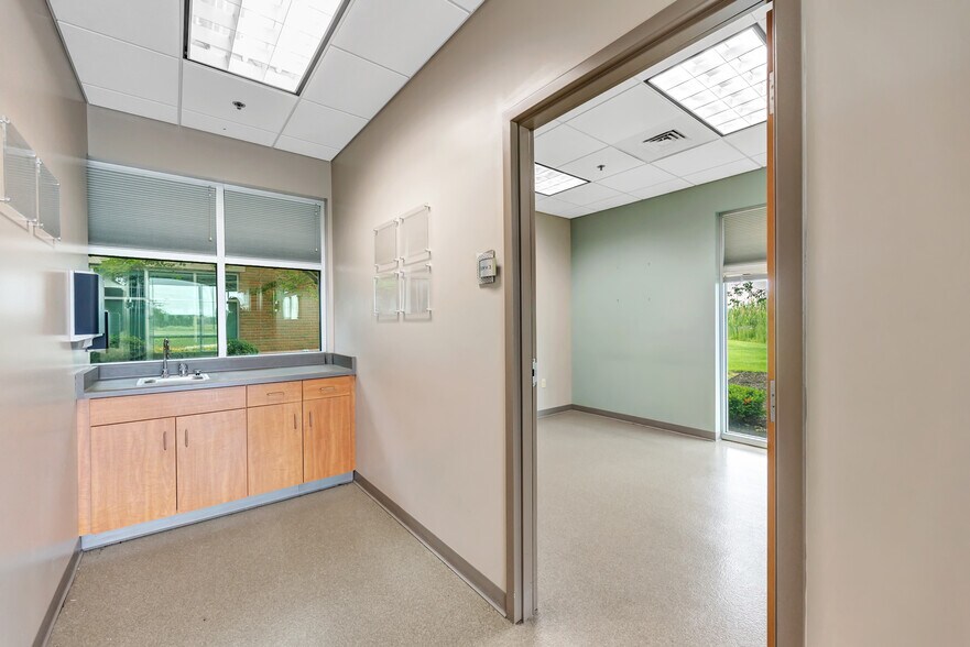 More Photos Of 2141 Lime Kiln Rd, Green Bay Medical For Sale