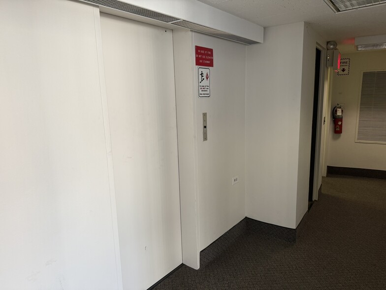 More Photos Of 4 Grace Ave, Great Neck Office For Lease