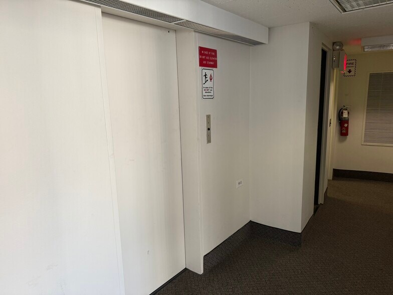 More Photos Of 51 Middle Neck Rd, Great Neck Office For Sale