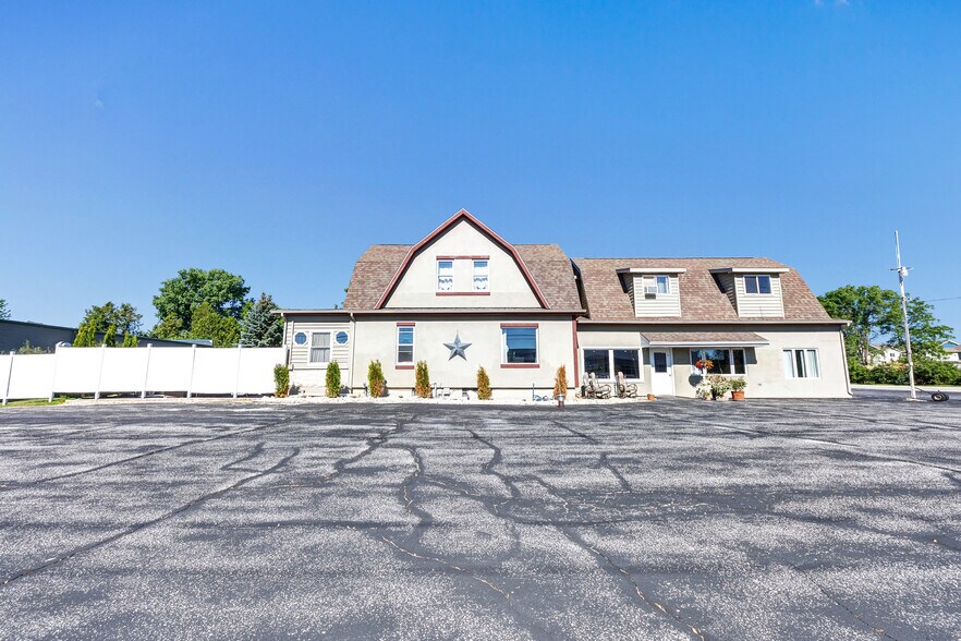 Primary Photo Of 513-529 Duluth Ave, Sturgeon Bay, Sturgeon Bay General Retail For Sale