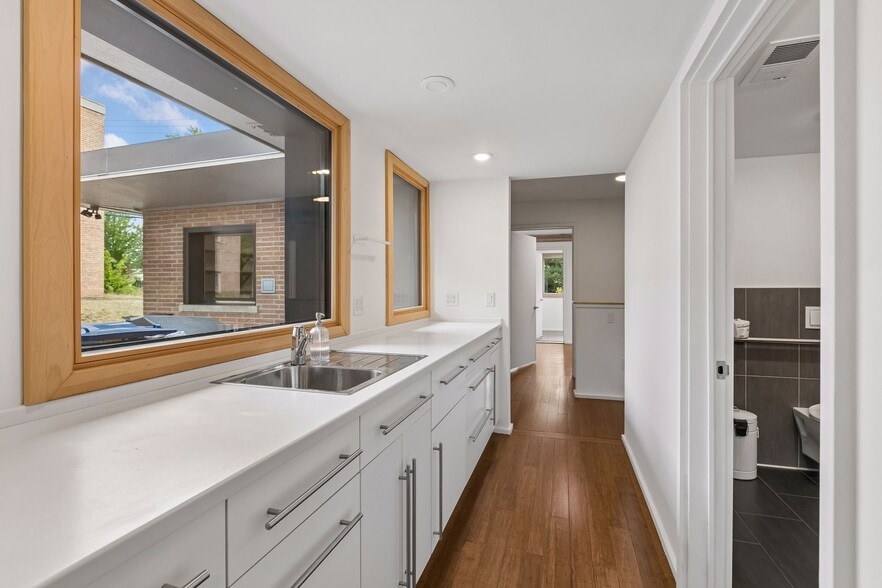 More Photos Of 901 NE 23rd Ave, Saint Anthony Office For Sale