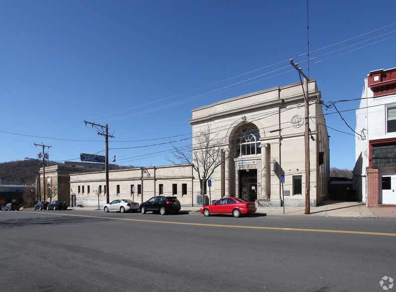 More Photos Of 115 Main St, Seymour General Retail For Sale