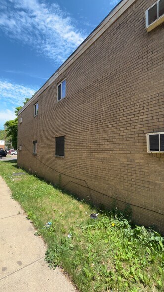 More Photos Of 11180 E Seven Mile Rd, Detroit Apartments For Sale