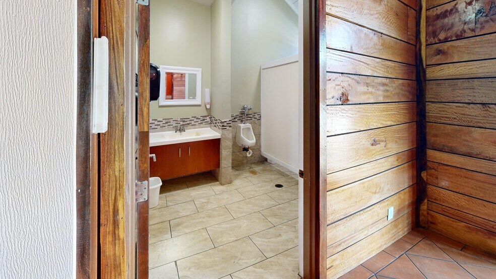 More Photos Of 4-733 Kuhio Hwy, Kapaa Freestanding For Lease