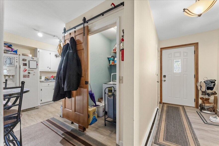 More Photos Of 517 Milwaukee St, Kewaunee General Retail For Sale